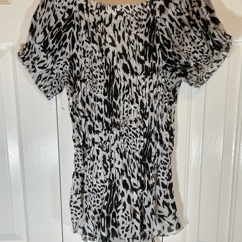 💕NWOT Cato Shortsleeved Black & White Top size M - Picture 2 of 3